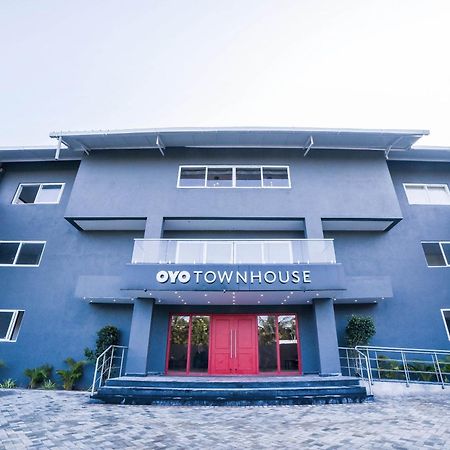 Townhouse 211 Laguna Ecr Near Juhu Beach Chennai Bagian luar foto