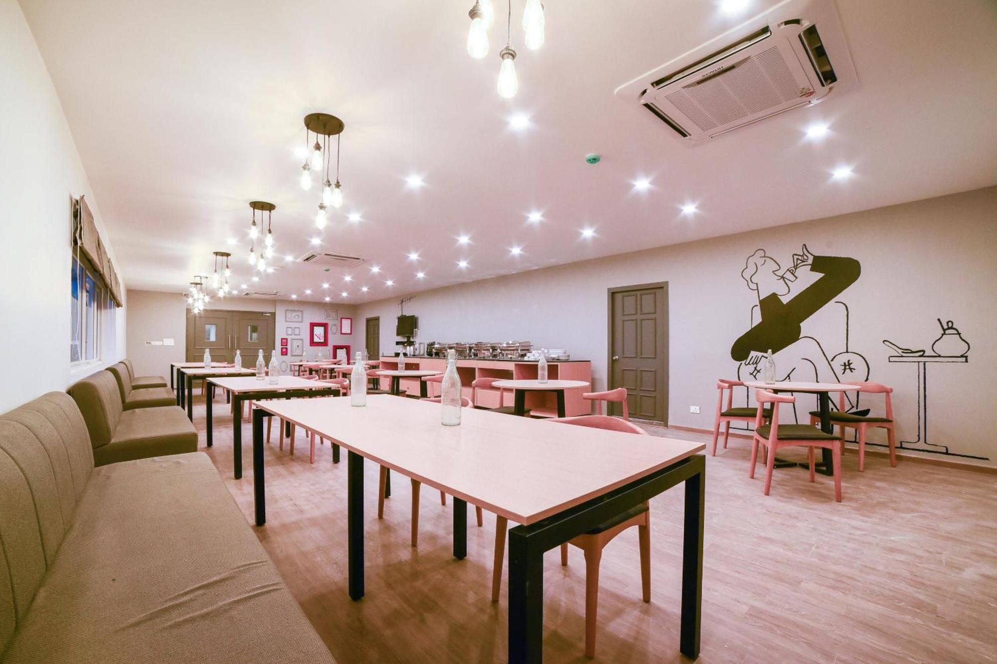 Townhouse 211 Laguna Ecr Near Juhu Beach Chennai Bagian luar foto