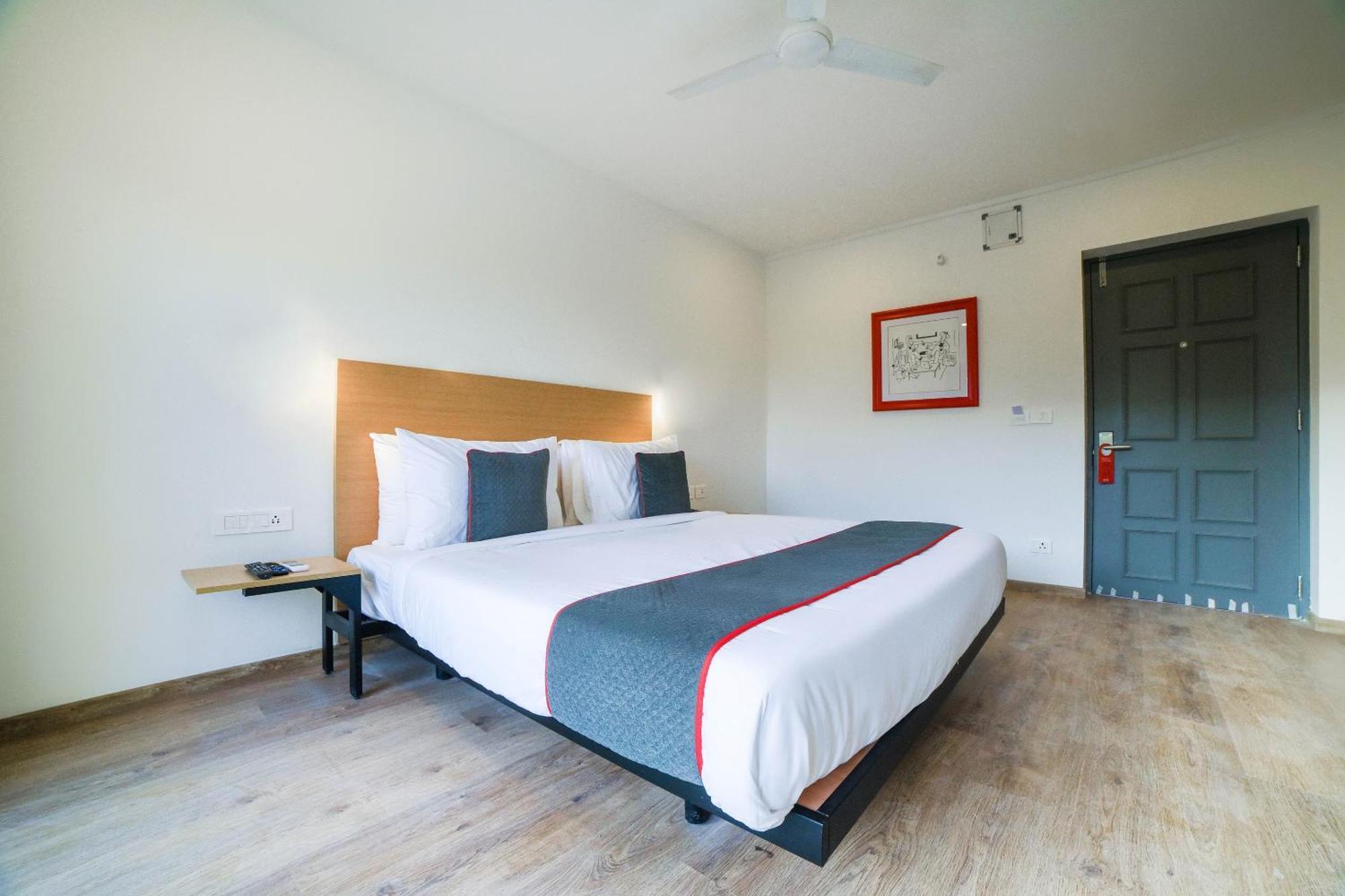 Townhouse 211 Laguna Ecr Near Juhu Beach Chennai Bagian luar foto
