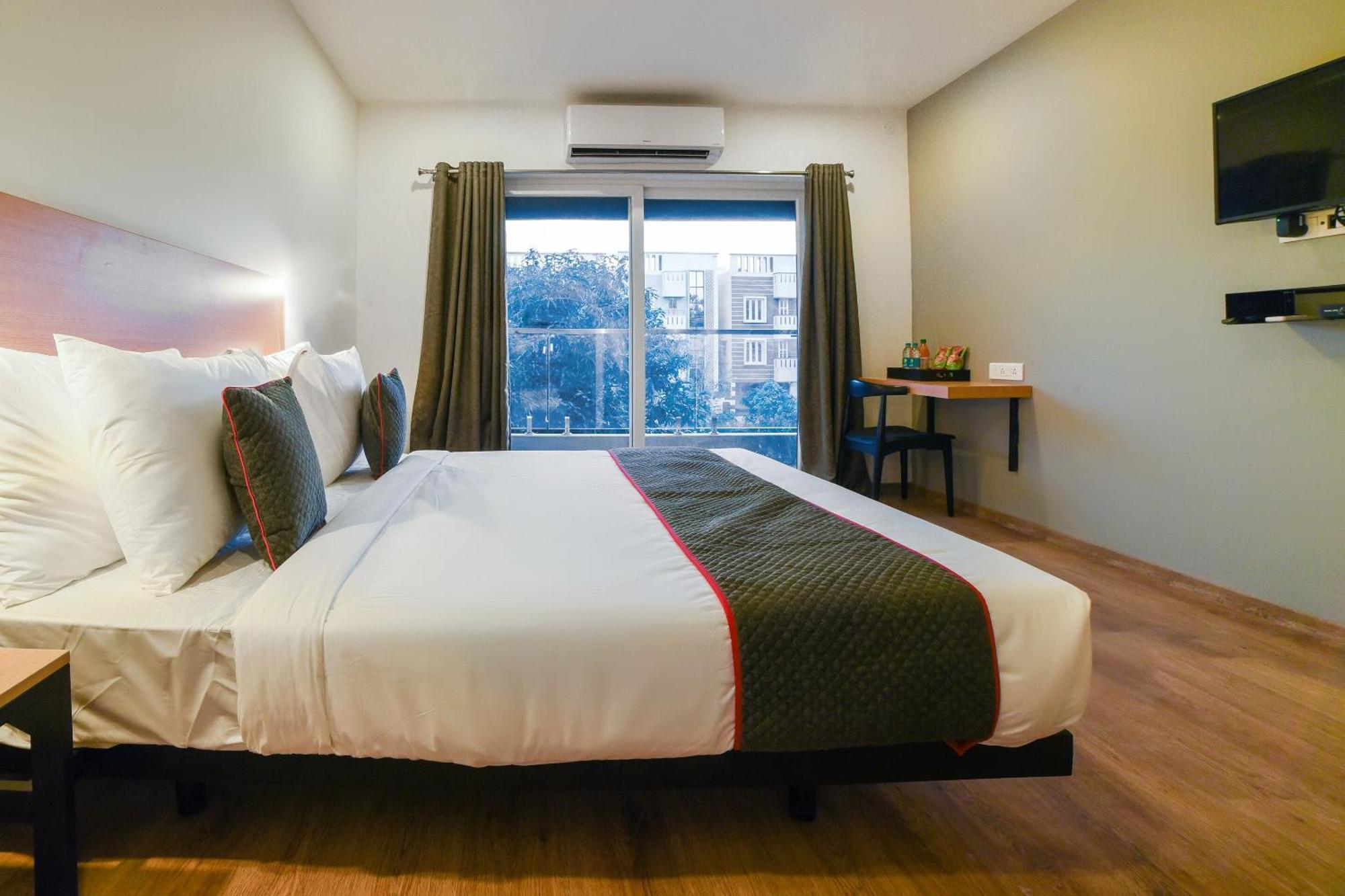 Townhouse 211 Laguna Ecr Near Juhu Beach Chennai Bagian luar foto